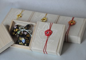 金襴織屋の匂い袋の包装
