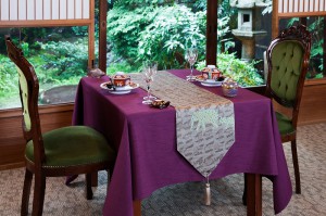 西陣金襴正絹　アフリカ紋様テーブルランナー