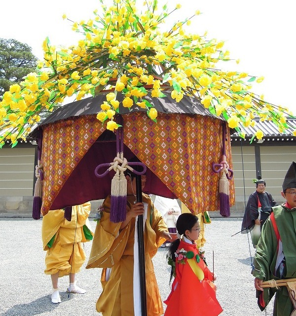 葵祭～豪華絢爛平安絵巻～西陣織屋のお祭見物 – 西陣 岡本