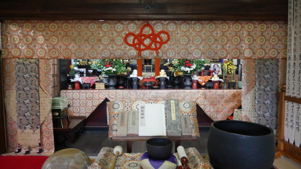 当社の菩提寺・妙心寺塔頭慧照院　当社製織の戸帳などを使っていらっしゃいます