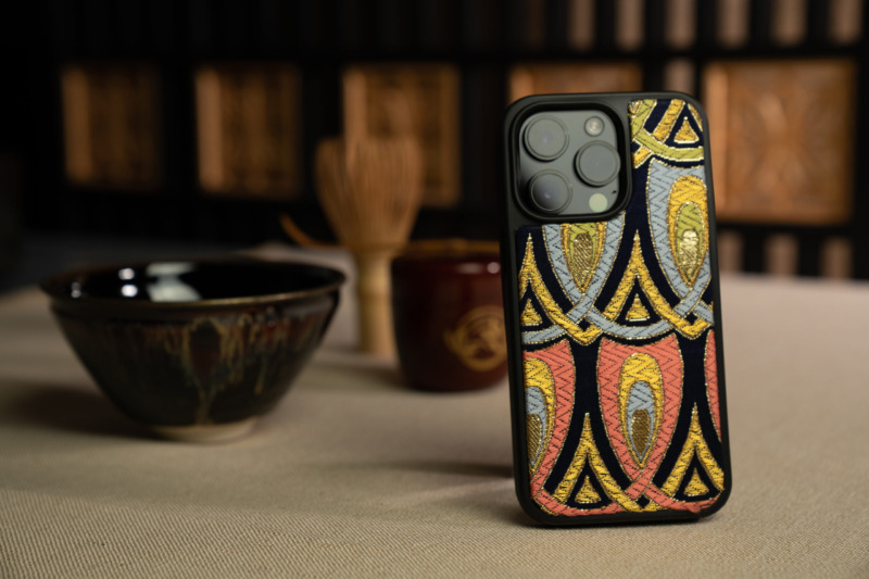 西陣織金襴全正絹別織　iPhone14Pro専用ケース