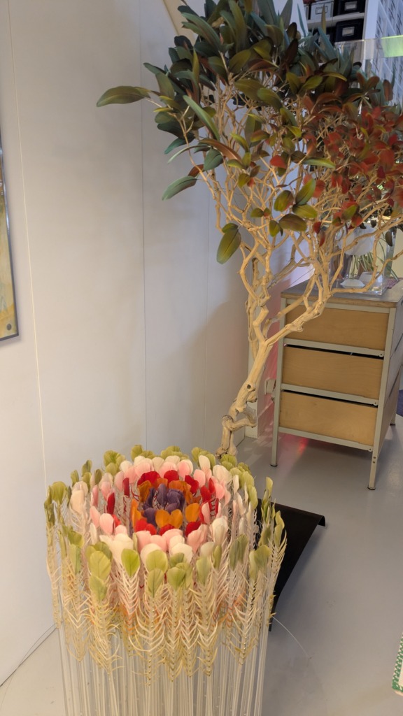 フランスの羽根細工職人のNelly Saunierさん