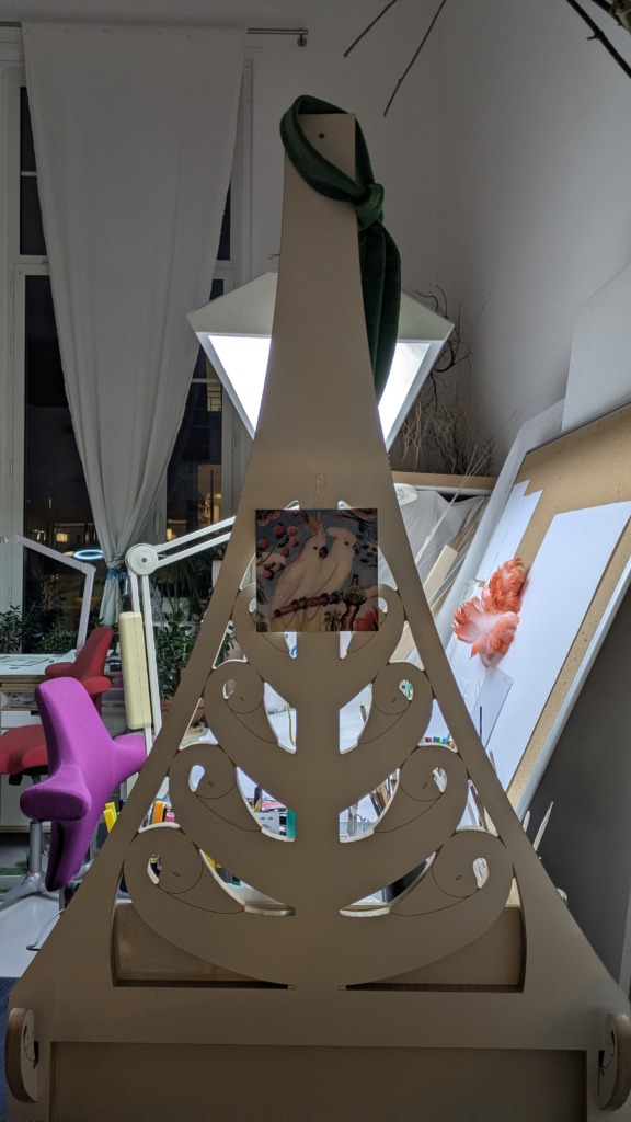 フランスの羽根細工職人のNelly Saunierさん