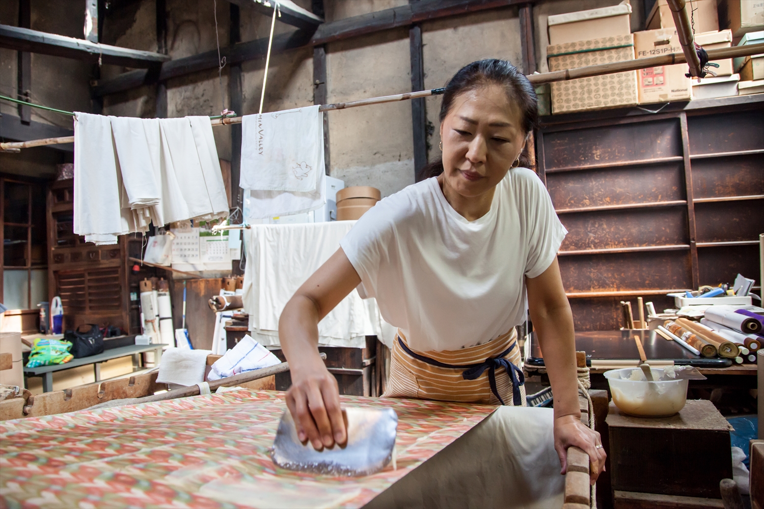 Enhancing the Beauty of Nishijin Weaving｜The Pride of a “Hari-ya” – Higuchi Kinran Seiriteiten
