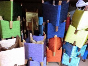 絹をまいた木枠