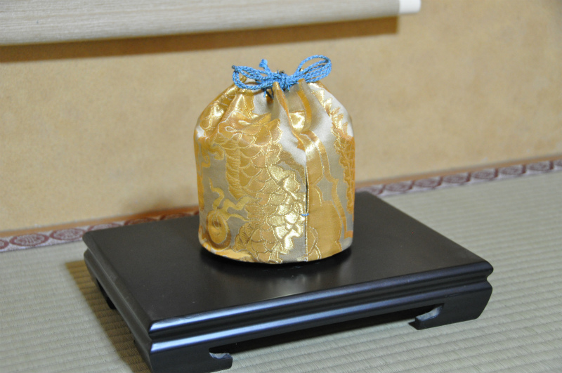 全正絹金襴散雲丸竜紋様 仕覆