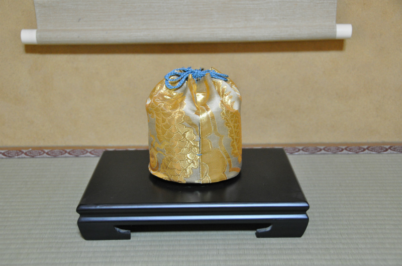 全正絹金襴散雲丸竜紋様 仕覆