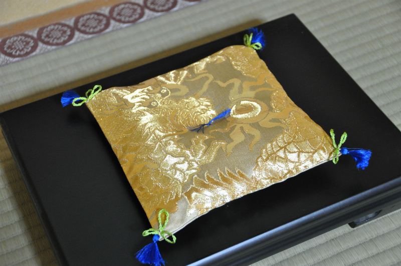 全正絹西陣金襴 散雲丸竜紋様 宝物用座布団