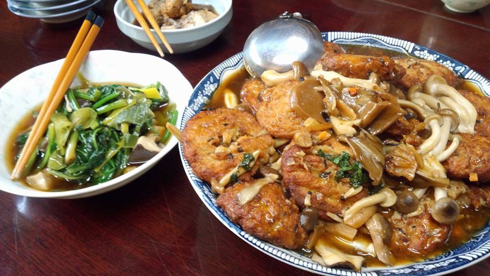 きのこたっぷり煮込みハンバ一グ