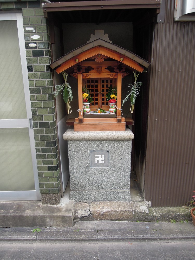 上京区西洞院中長者町通東入ル仲之町のお地蔵さん、お正月バージョン