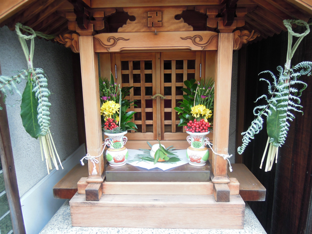 上京区西洞院中長者町通東入ル仲之町のお地蔵さん、お正月バージョン