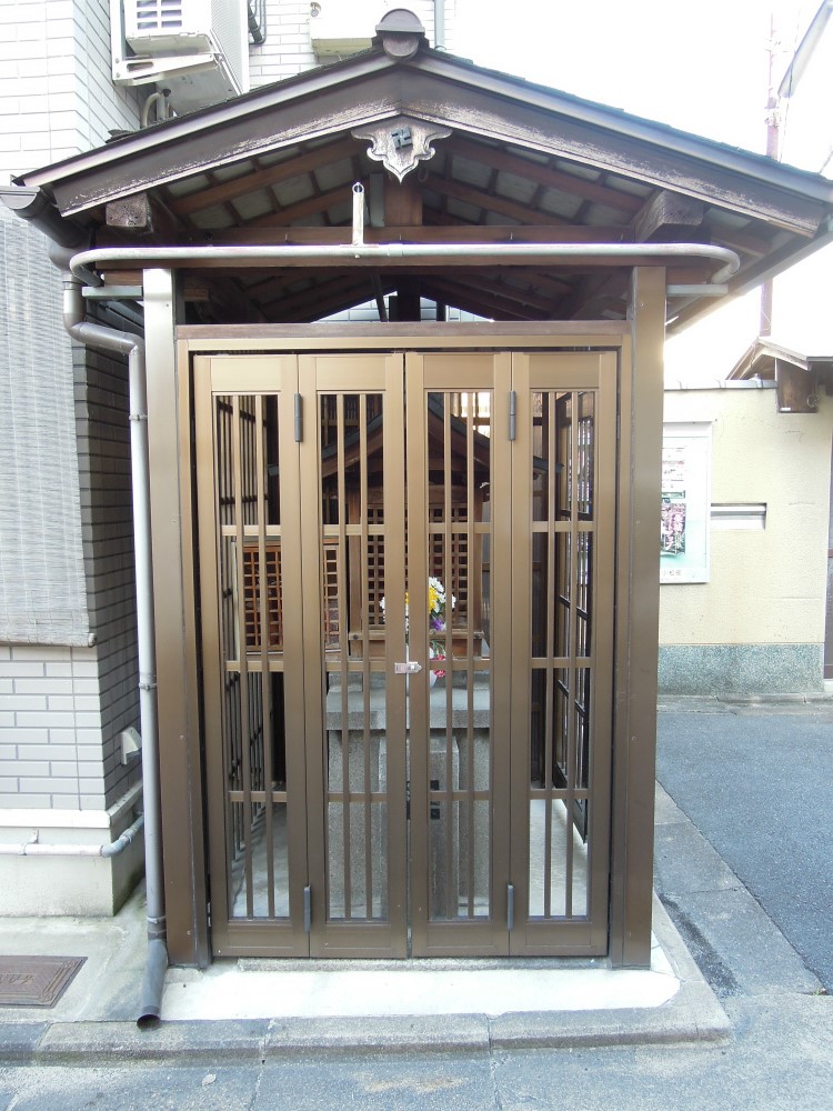東山区大和大路通四条下る四丁目小松町のお地蔵さん