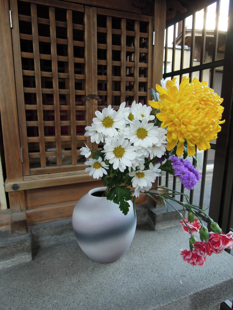 東山区大和大路通四条下る四丁目小松町のお地蔵さん