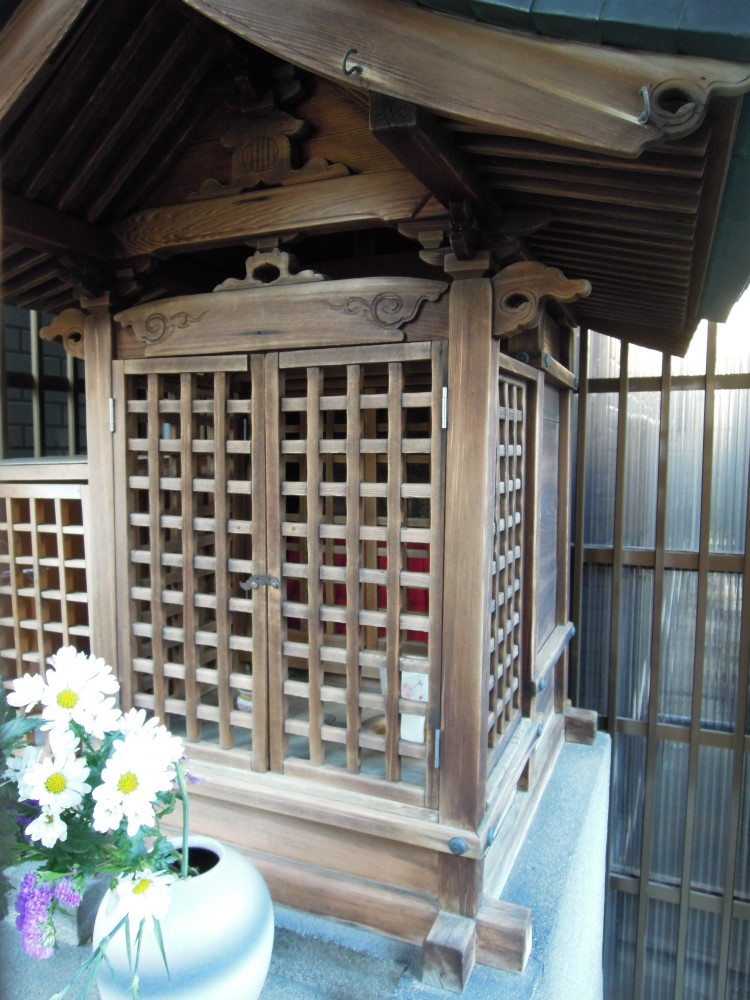 東山区大和大路通四条下る四丁目小松町のお地蔵さん