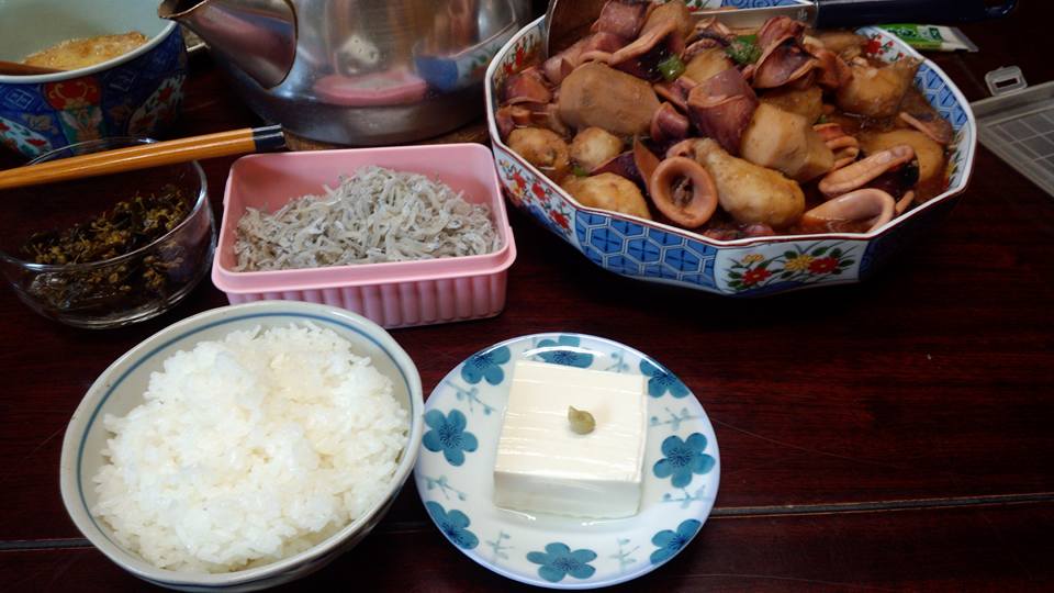 小芋さんとするめいかのゴロ炊き。冷奴