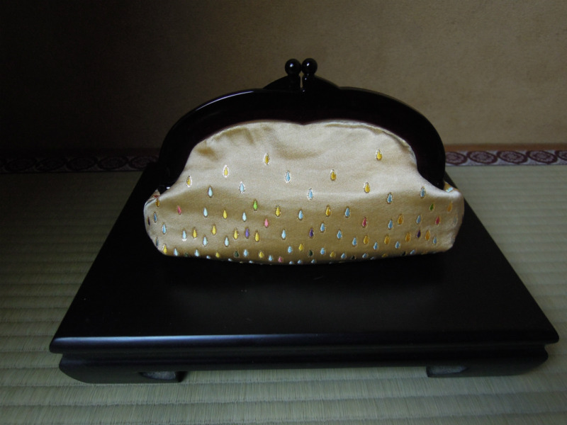 西陣金襴正絹 滴紋様　プラスティックがま口バッグ　大　正面