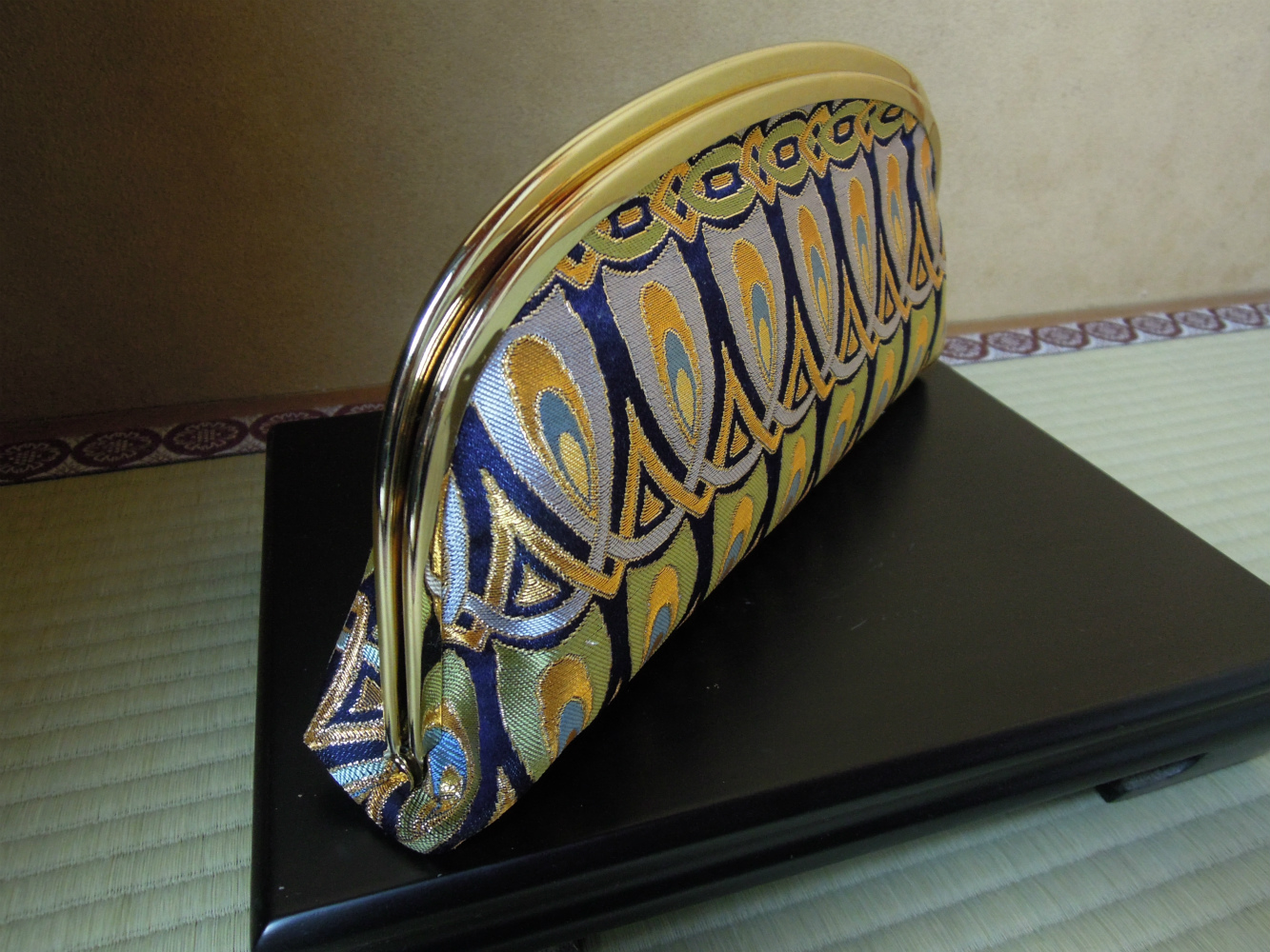 西陣金襴正絹 羽重ね紋様 がま口クラッチバッグ 横