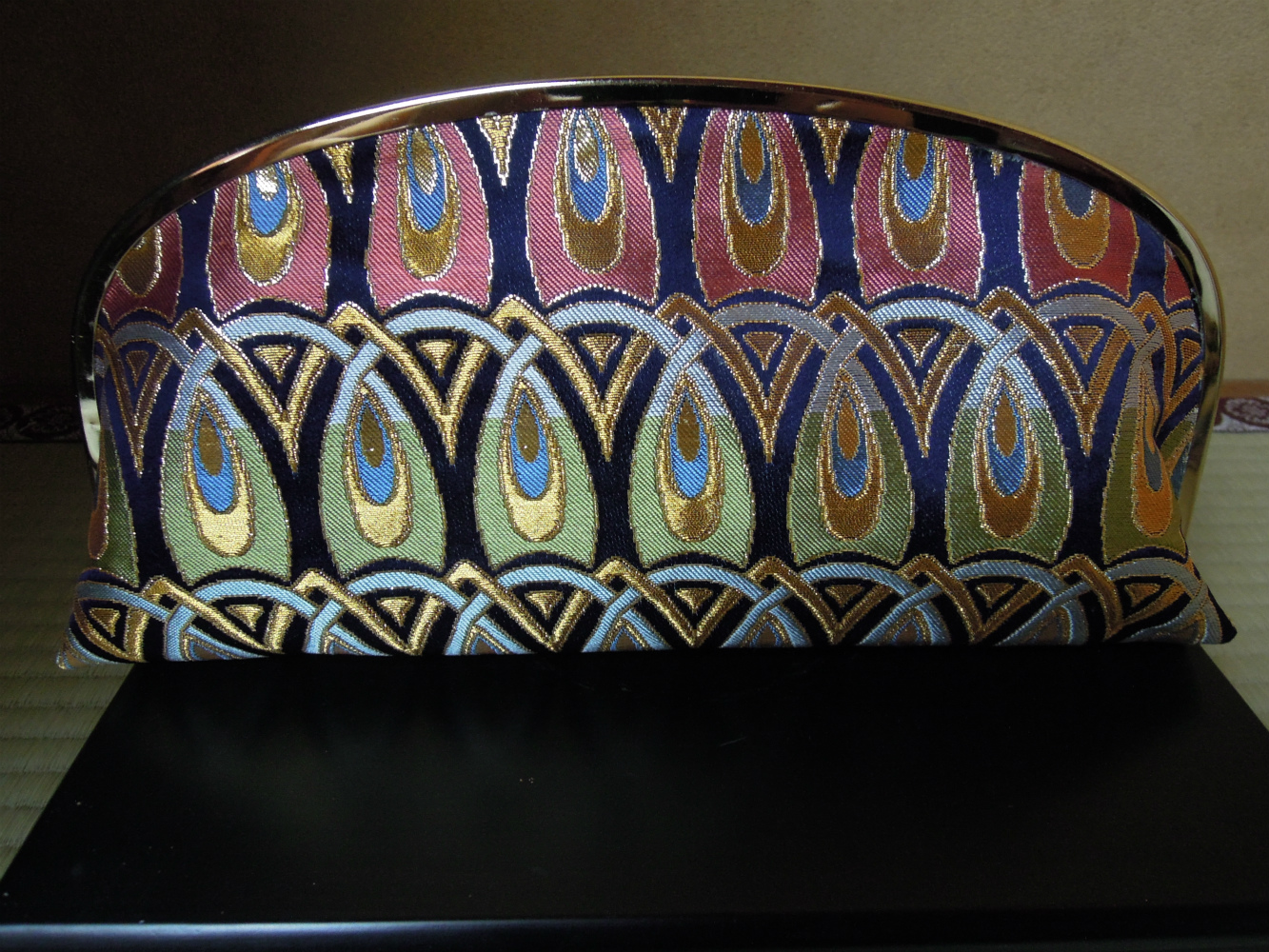 西陣金襴正絹 羽重ね紋様 がま口クラッチバッグ 背面