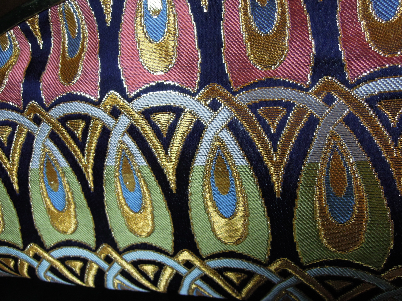 西陣金襴正絹 羽重ね紋様 がま口クラッチバッグ 背面
