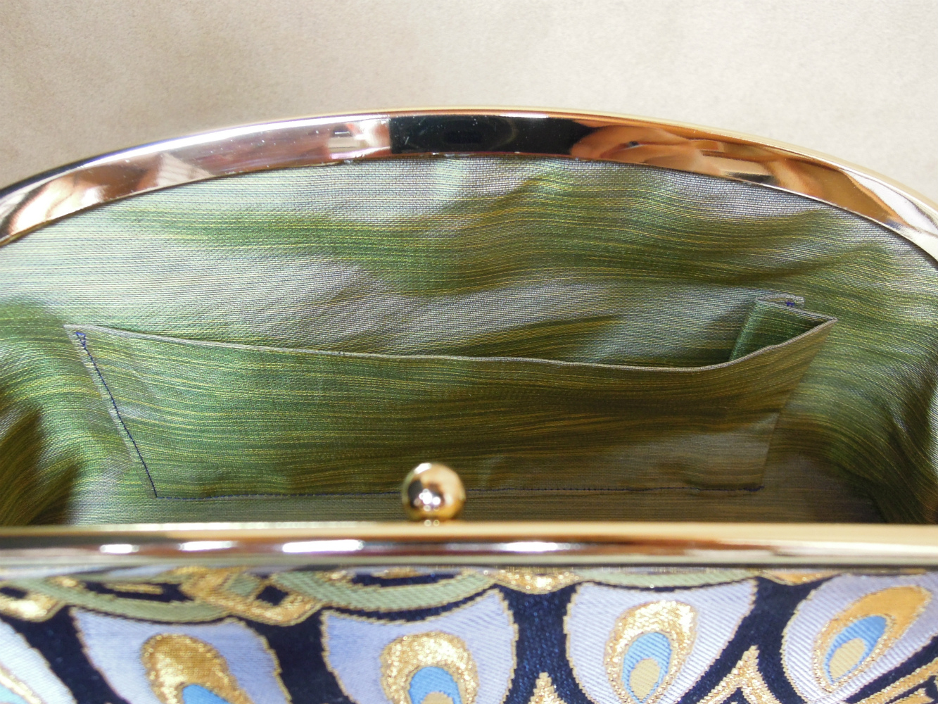 西陣金襴正絹 羽重ね紋様 がま口クラッチバッグ 裏地