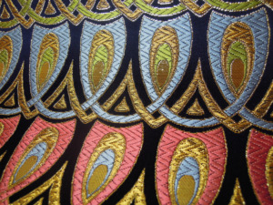 全正絹　西陣金襴　羽重ね紋様