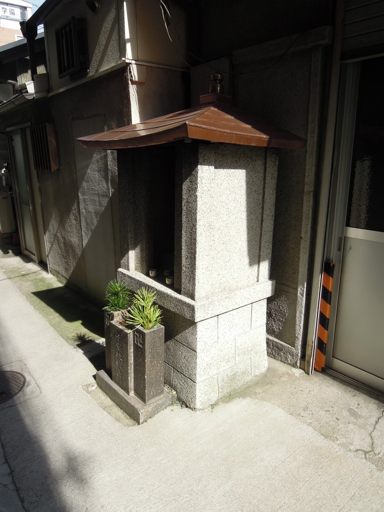 四天王寺前交差点東北角のお地蔵さん