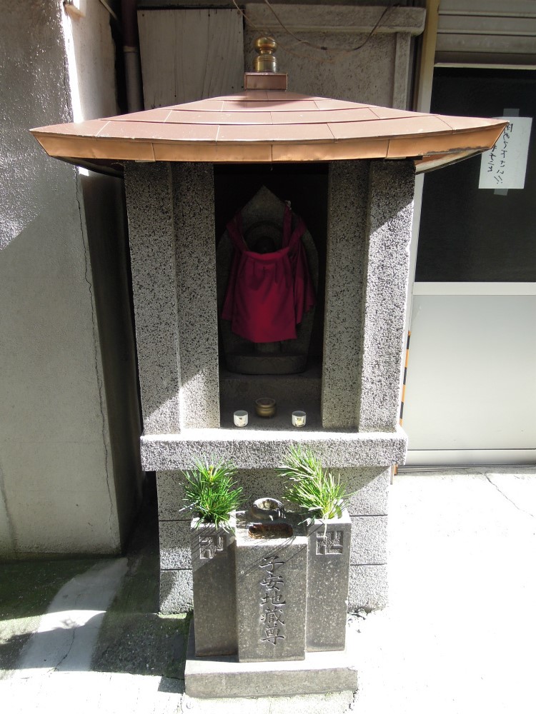 四天王寺前交差点東北角のお地蔵さん