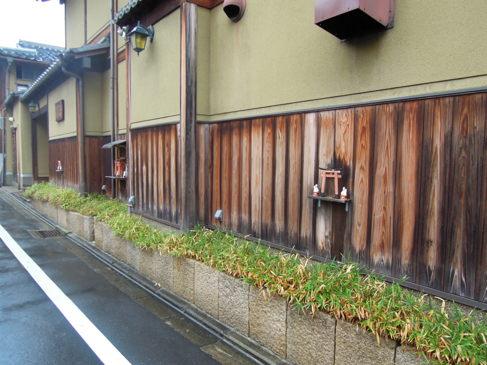 東山区鞘町通り 小さな神様