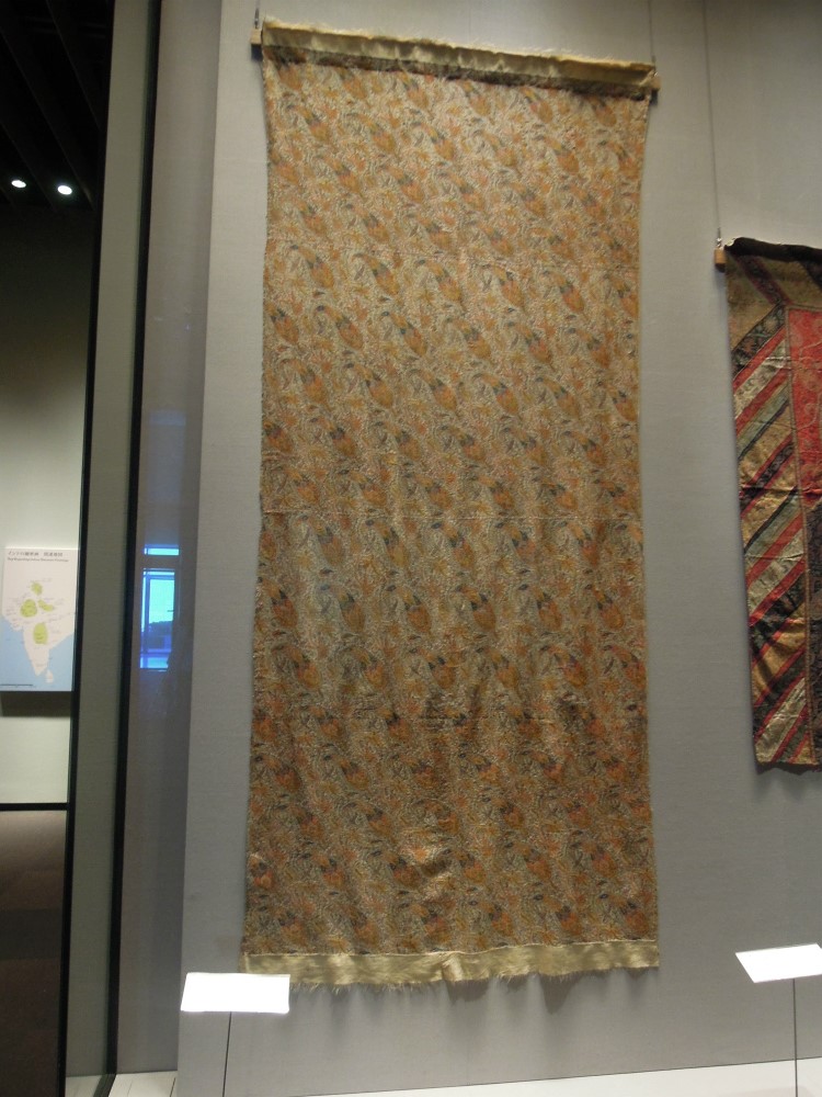 カシミヤ・ショール 白地ペイズリー花唐草紋様綴織