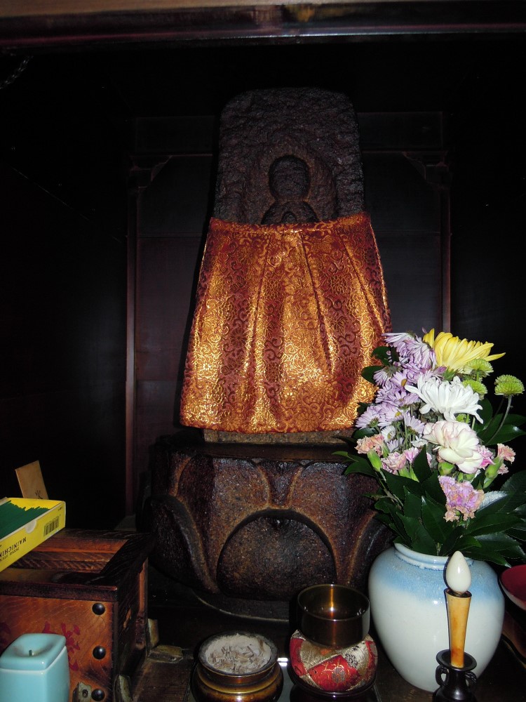 大阪谷町四丁目駅前のお地蔵さん