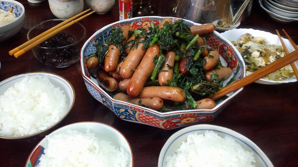 春菊とウィンナーを炒めたん