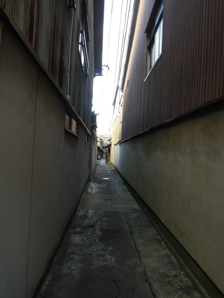 上京区一条通大宮西入鏡石町 路地のお地蔵さん