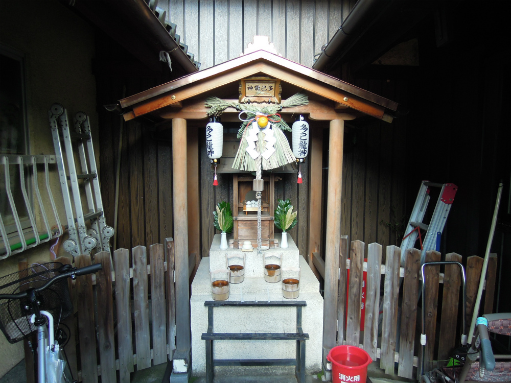 上京区一条通大宮西入鏡石町 路地のお地蔵さん