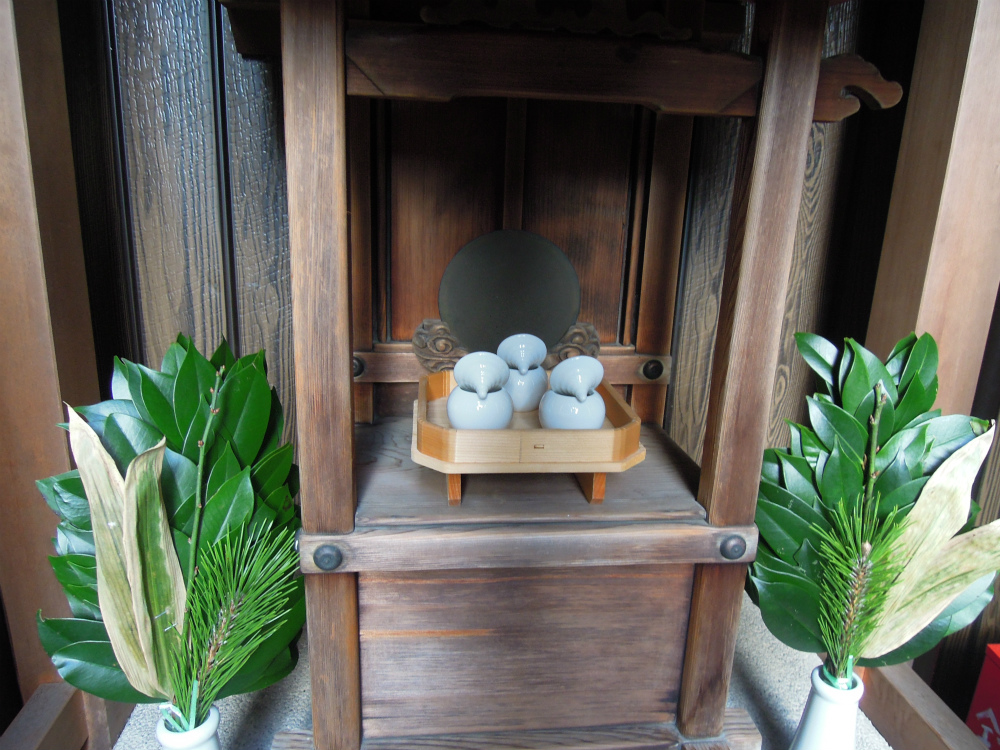 上京区一条通大宮西入鏡石町 路地のお地蔵さん