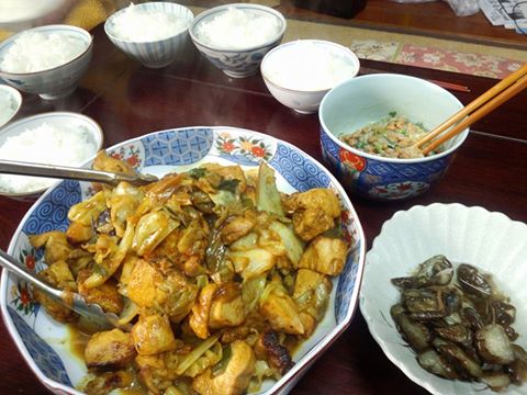 かしわとキャベツ、お葱さんを炒めたん