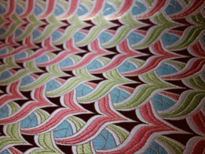 全正絹 西陣金襴 燕矢紋様 エンジ経色