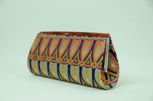 西陣織 金襴 全正絹 羽重ね紋様 クラッチバッグ