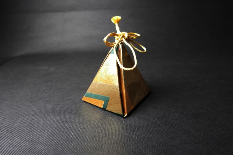 SUI 新しい形の 西陣織 の 仕覆