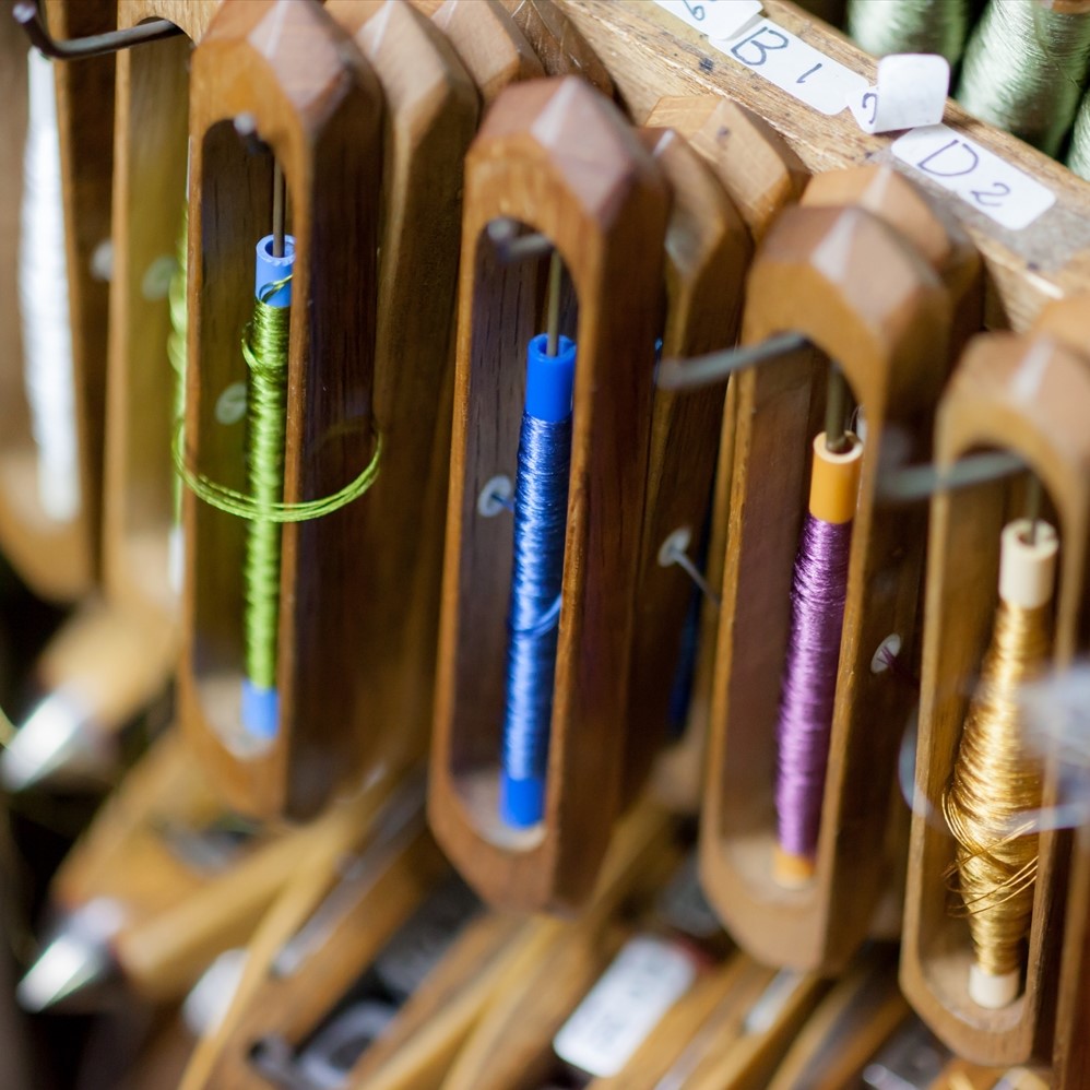 西陣織で使われる小さな杼の写真