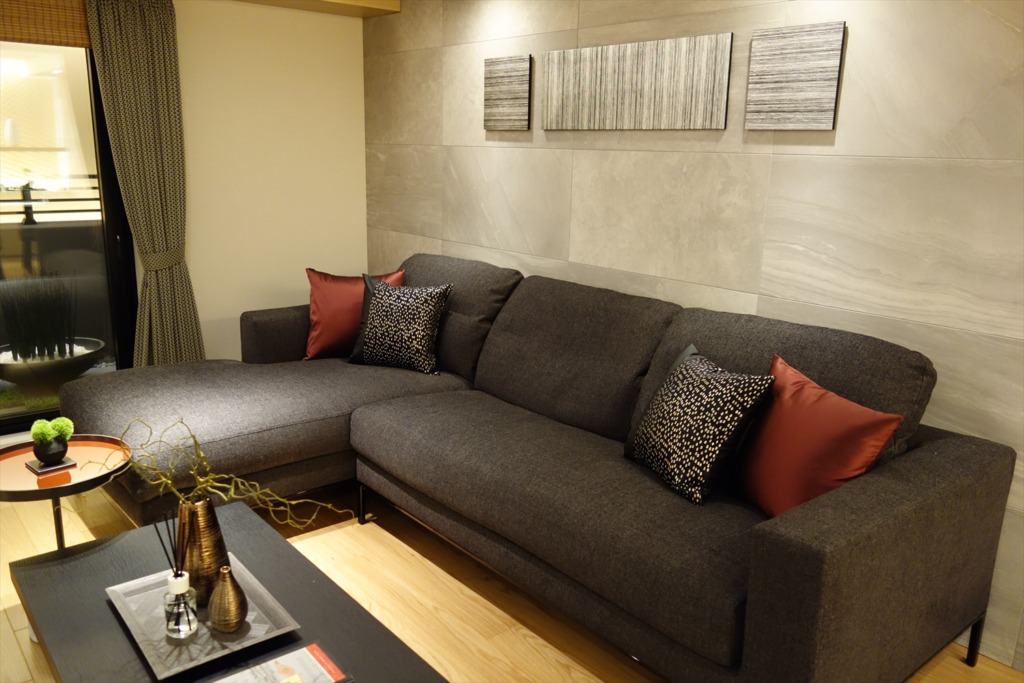 寛ぎに満ちた極上の私邸をイメージとしたお部屋へ西陣織の絹織物