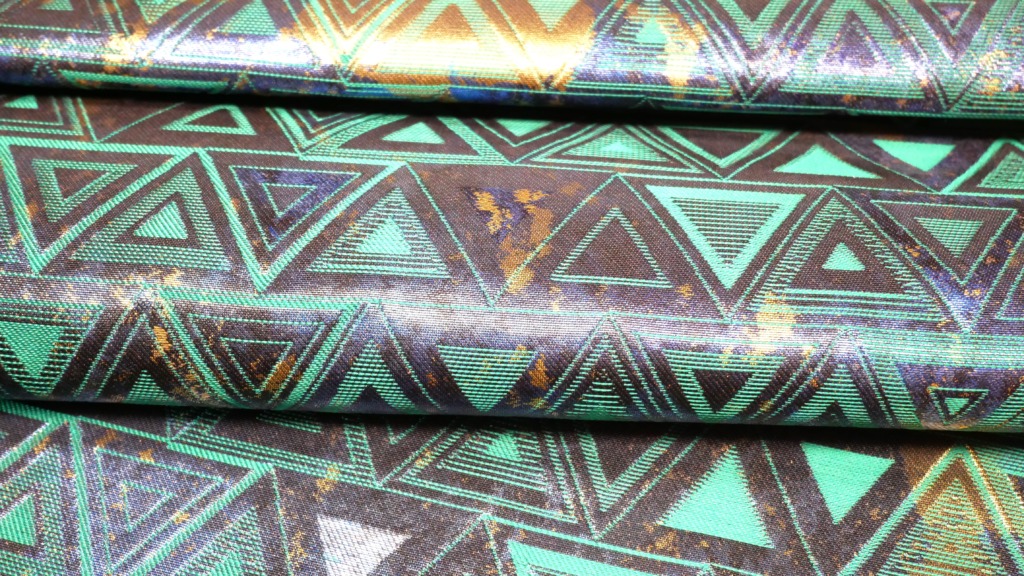 西陣織 金襴 真珠粉本銀箔模様引箔 西陣織金襴古都唐花サウジトライアングル紋様