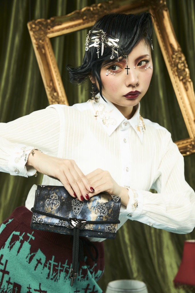 西陣織金襴全正絹真珠粉本銀箔模様引箔　ha | za | ma　失われた紋章の長財布