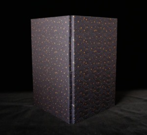 西陣織 金襴 真珠粉本銀箔模様引箔 屏風 「源氏物語」第七帖 紅葉賀 物思ふに 立ち舞ふべくも あらぬ身の 袖うち振りし 心知りきや