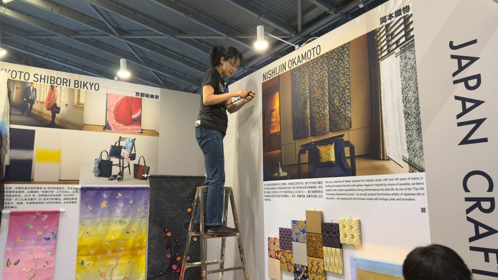 西陣織製品　デザイン上海搬入日‐初日