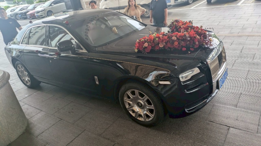 デザイン上海4日目　婚礼の車　西陣織の西陣岡本