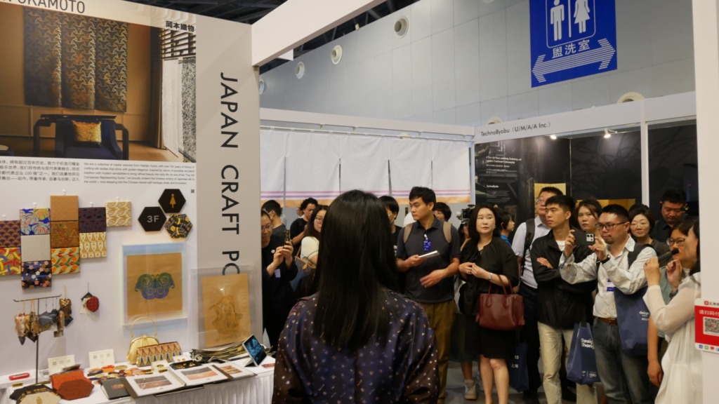 デザイン上海2日目　西陣織の岡本