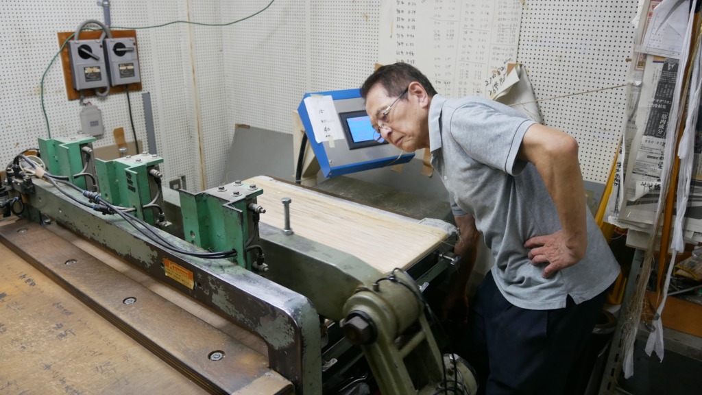 西陣織の超高級品　引箔の最終工程｜有限会社竹内切断所