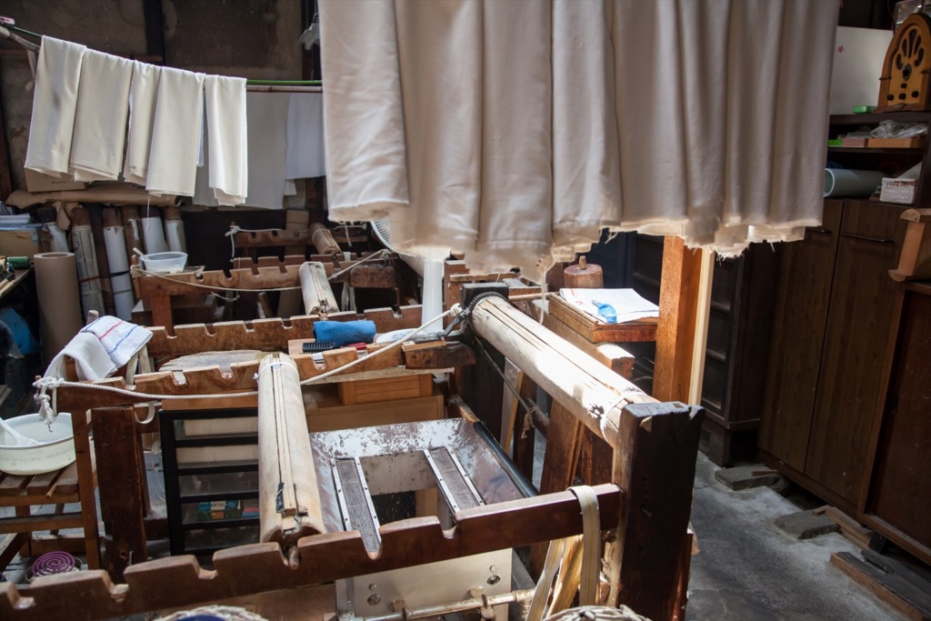 西陣織をより美しく|「張り屋」の矜持 樋口金襴整理店