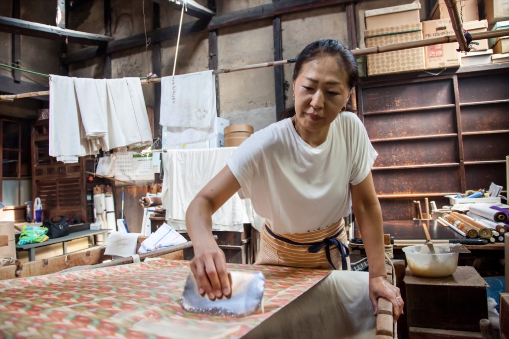 西陣織をより美しく|「張り屋」の矜持 樋口金襴整理店