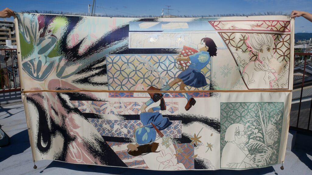大型タペストリー「MANGA×西陣織金襴絵箔 順引き模様引箔『ひゅらん。』」